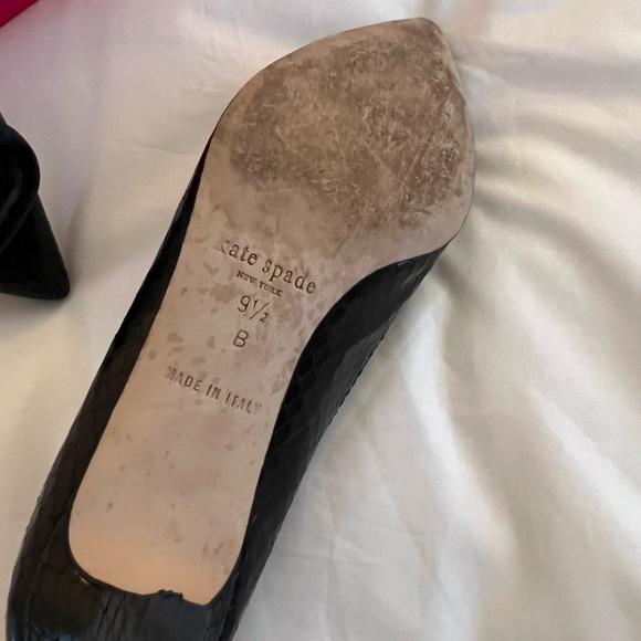 Kate Spade black “Lizard” kitten heel shoe - Picture 4 of 6